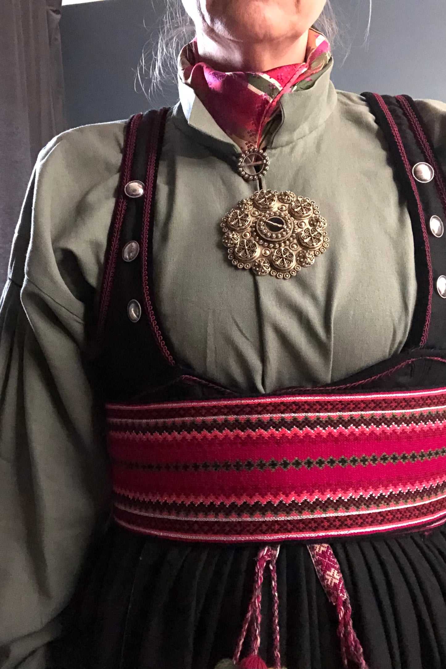 Bunadskjorte i lin